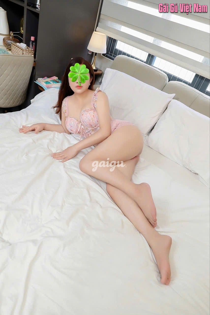 HẠ VY – VÚ BỰ MÔNG TO – DÂM ĐÃNG TÌNH CẢM – CHIỀU KHÁCH NHƯ NGƯỜI YÊU