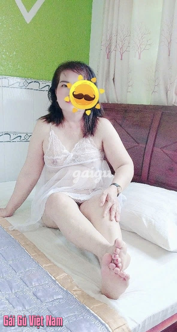 Chị gái u50 nhận đi khách giá 250k 1sọt