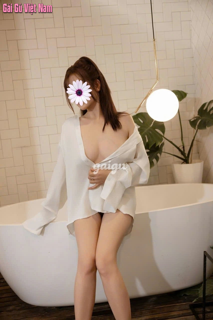 GÁI DÂM THẢO XINH LÀM TÌNH BAO PHÊ CHIỀU KHÁCH NHƯ VUA